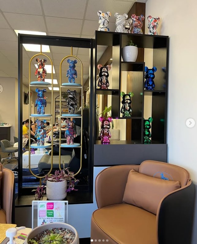 Salon decor and seating at JoySpaNail
